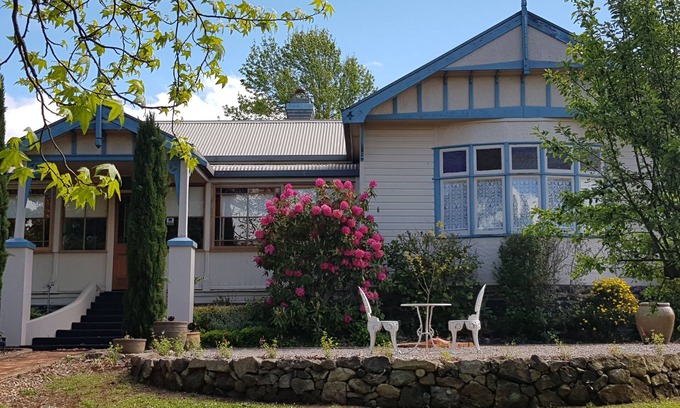 Deloraine House | Tarcombe House in Deloraine