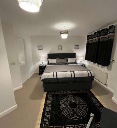 Darley Abbey Apartment | Tardis Townhouse - Spacious and Comfortable
