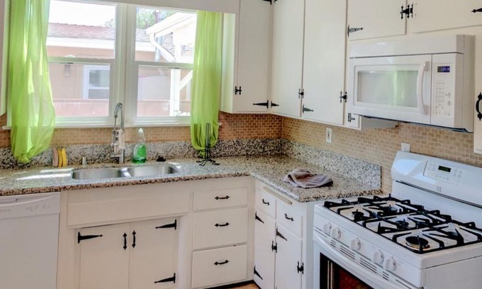 Reseda House | Tarzana Home Room 4 - Bed 1