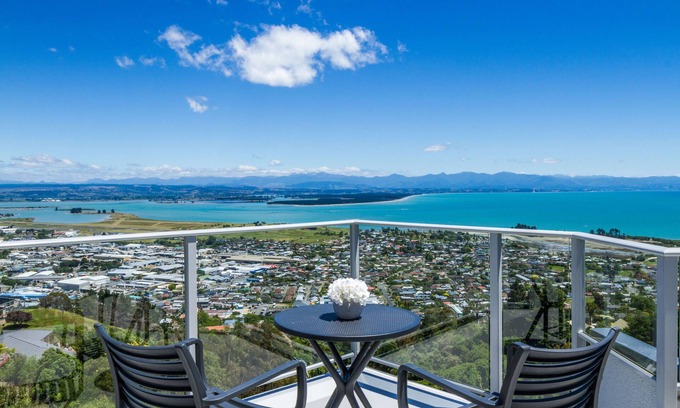 Nelson House | Tasman Bay Villa - Stunning hill-top location and Sea Views