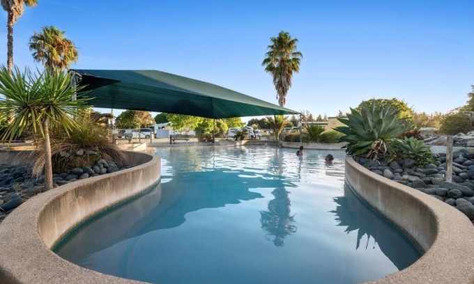 Waitakaruru Hotel | Tasman Holiday Parks - Miranda
