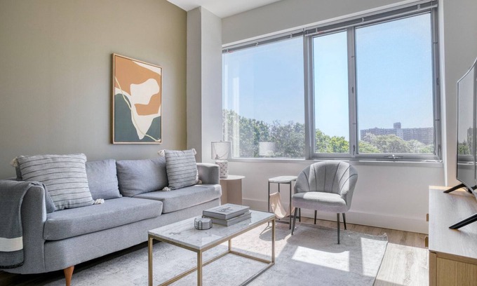 Alexandria West Apartment | Tasteful Alexandria West 1BR w/Gym & W/D, nr Metro, by Blueground