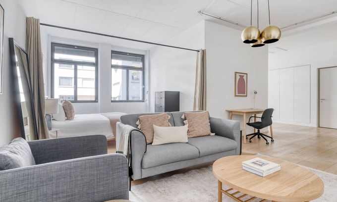 District 9 Apartment | Tasteful Altstetten 4 Room, 2 mins walk to market, by Blueground