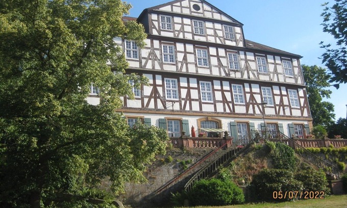 Rudigheim Apartment | Tasteful apartment in old manor house near Marburg