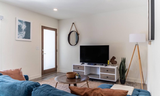 Redondo Beach Apartment | Tasteful Redondo Beach 2BR, walk to Shops & Restaurants, by Bluueground