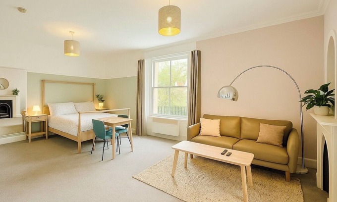 Bath Apartment | Tastefully decorated, central apartment with parking