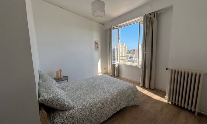 Le Mourillon Apartment | Tastefully renovated apartment close to sea, town and amenities!