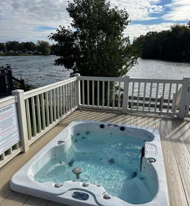 Tattershall Resort | Tattershall Lakes Mini Breaks - Fishing Lake Two