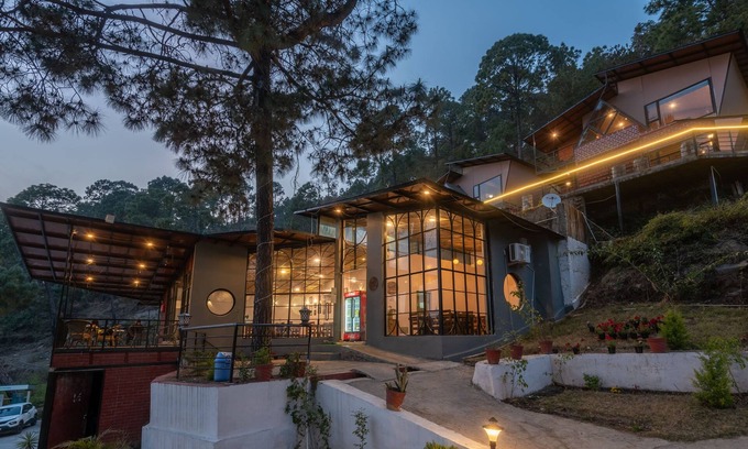 Lansdowne Hotel | tatvam resort