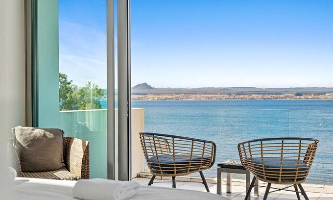 Acacia Bay Apartment | Taupo Penthouse