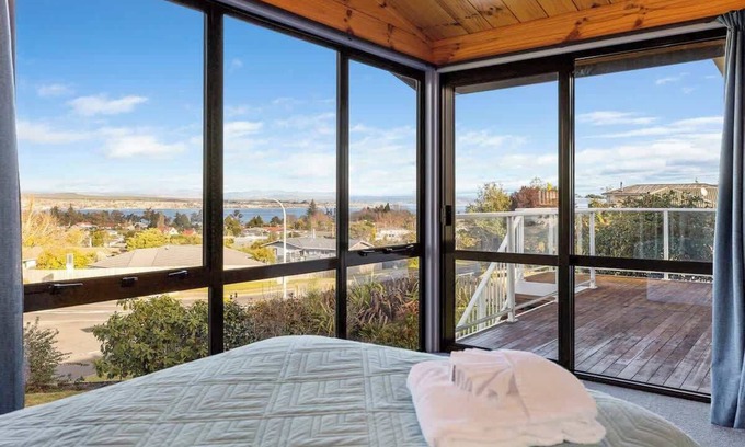 Taupo House | Taupo Views-family Retreat