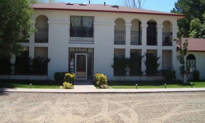 Boles Acres Hotel | Tavares Inn