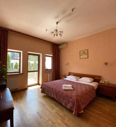 Romankiv Hotel | Taverna