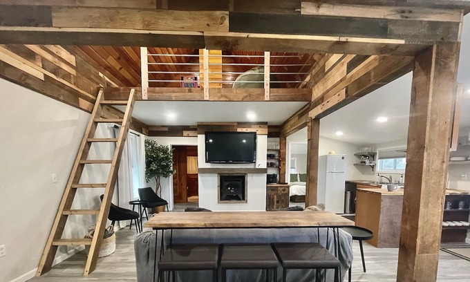 Tawas City Cabin | Tawas Lake Beach Cottage