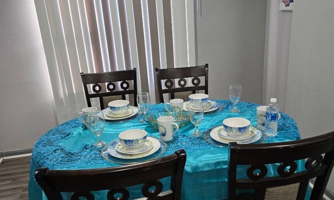Dearborn Heights House | Tawheed House is a 3-bedroom house in lovely Redford with WiFi, AC.and more.