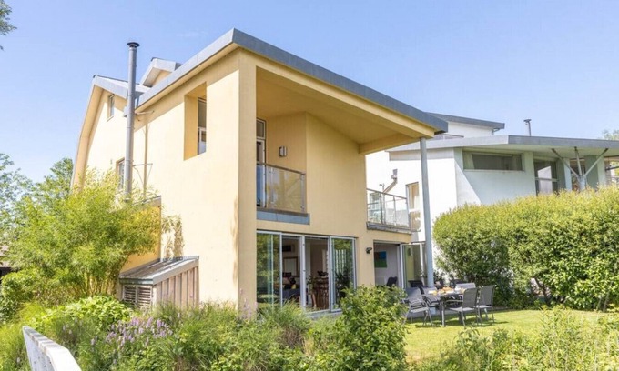 Cirencester Villa | Tawny House - CW6 - Lakeside Spa Property