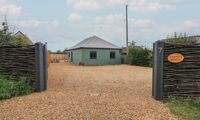 Ringstead House | TAWNY'S ROOST, pet friendly, with a garden in Snettisham