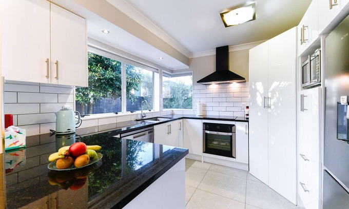 Mount Maunganui House | Tay St Beach Vibes house, 5-min stroll to beach