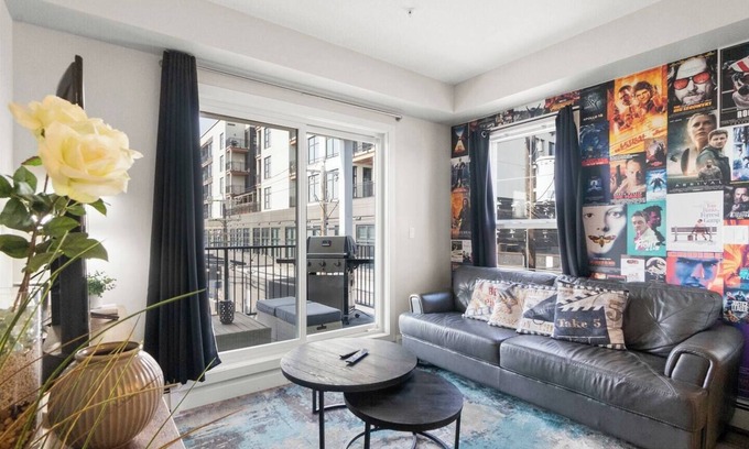 Whyte ave Apartment | Taylor - Heart of Old Strathcona! BBQ