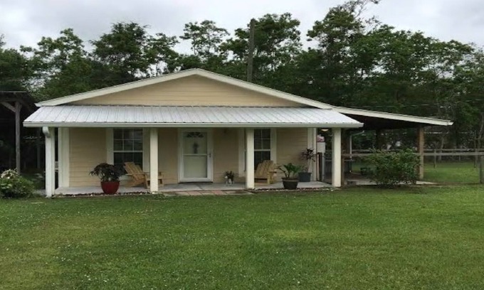 Biloxi Apartment | Taylor Ranch Cottage.A retreat in the middle of everything on the Coast!