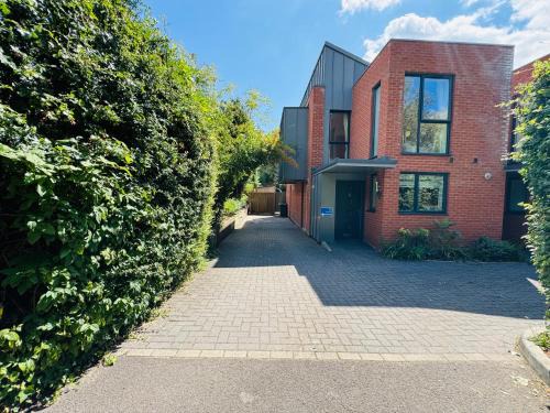 Winchester Apartment | Taylors Place 3bedroom 2Bath Modern House in Winchester Wifi 2FreeParking