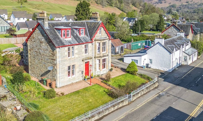 Killin Cottage | TAYVIEW, pet friendly, character holiday cottage in Killin
