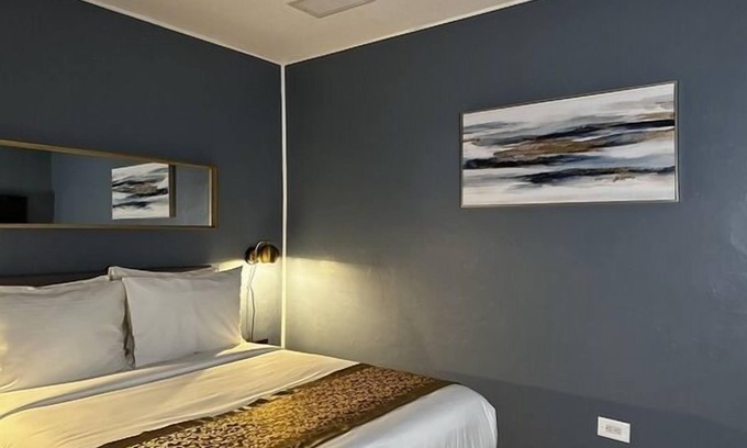Overtown House | TB Hotel Downtown Miami - Deluxe Room