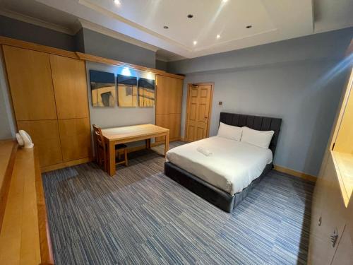 Bolton Hotel | TCH Lodge