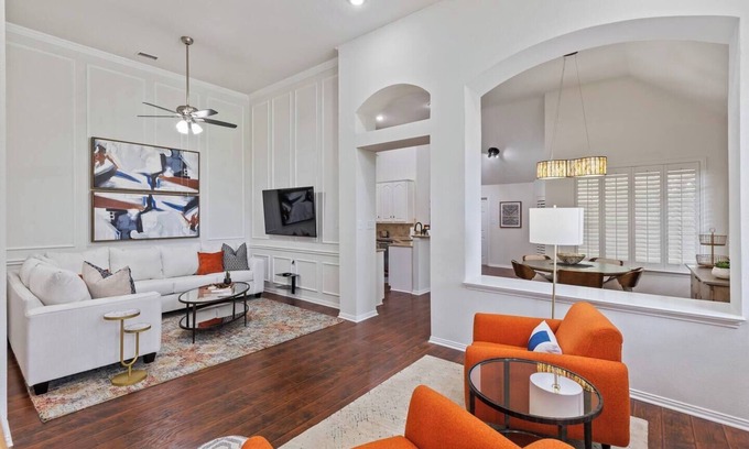 Valley Ranch House | TCH - Spacious 3bd/2ba in Irving with Workspace