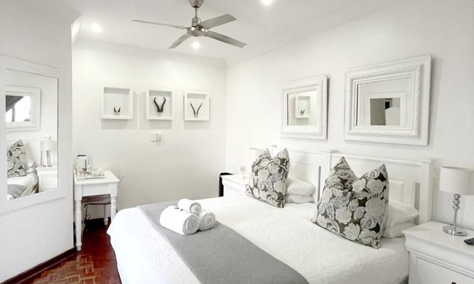 Lynnwood Ridge House | TCS on Lynnwood Guesthouse