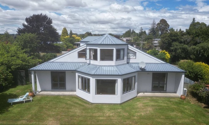 Te Anau House | Te Anau Dusky Delight