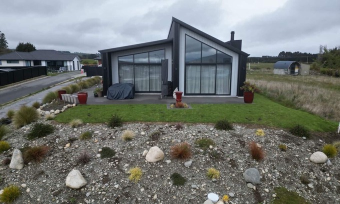 Te Anau House | Te Anau Fiordland’s Finest