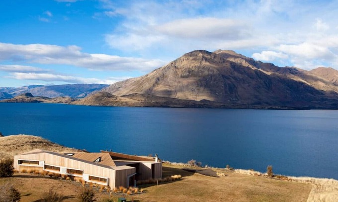 Wanaka House | Te Kahu | Architecturally designed villa | Private lake access