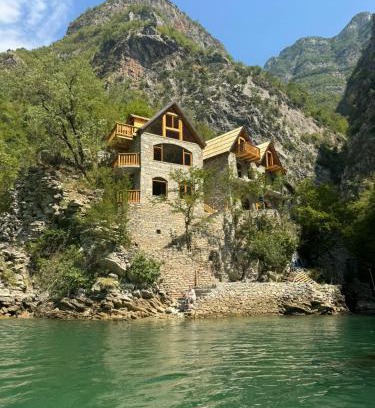 Shkoder County House | Te Konaku, Komani Lake
