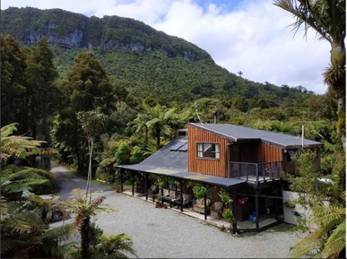 Punakaiki Cabin | Te Nikau Retreat