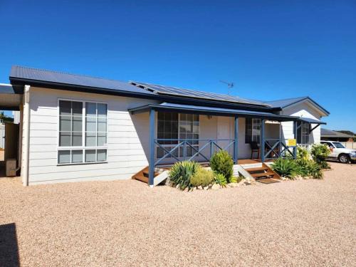 Moonta Bay House | Te Taha Moana - By The Beach