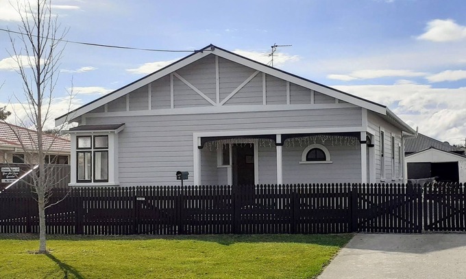 Blenheim House | Te Waiharakeke Holiday Home