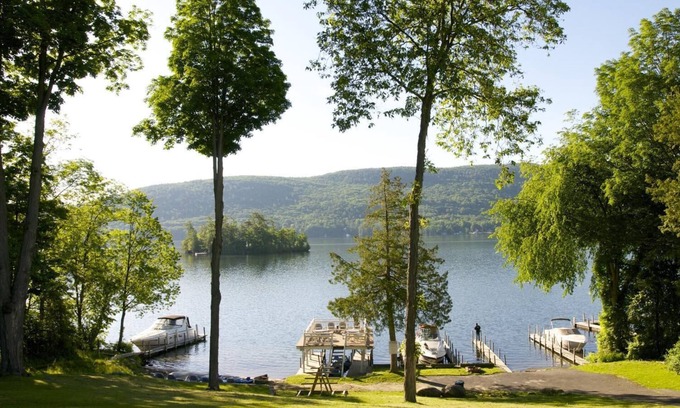 Lake George Hotel | Tea Island Resort