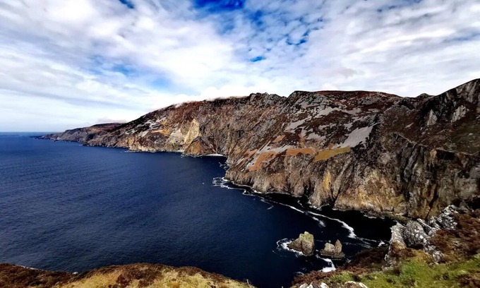 Carrick Cottage | Teach Condy's Cottage nestled at the bottom of Sliabh Liag Cliffs, Co. Donegal