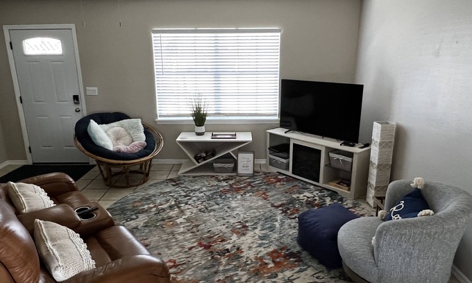 Candler House | Teak House-Relaxing under the Sycamore Trees/Pet Friendly