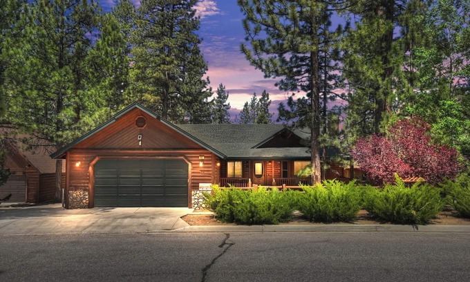 Eagle Mountain Estates Cabin | Teakwood Cozy Wood Cabin with Fireplace