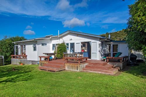 Helena Bay House | Teal Bay Treasure - Teal Bay Holiday Home