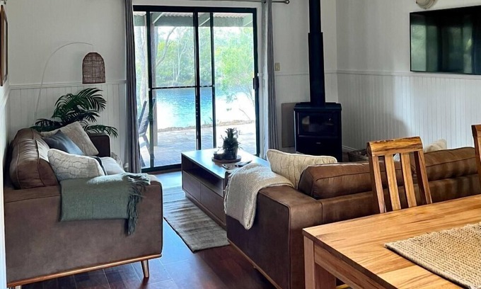 Peerabeelup House | Teal Chalet - Deluxe with private jetty Pemberton