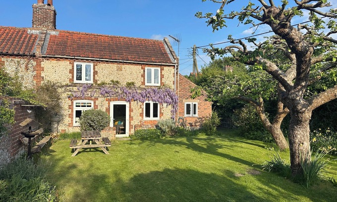 Burnham Overy Staithe Cottage | TEAL COTTAGE, Burnham Overy Staithe, Norfolk.