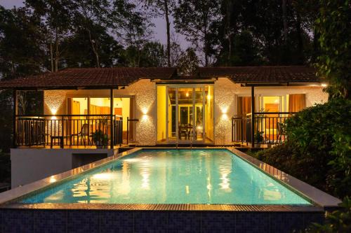 Anachal Bed & Breakfast | Tealawn Pool Villa, Munnar