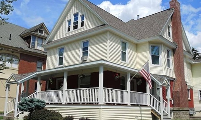 Oneonta House | Team Elm (Entire Property)