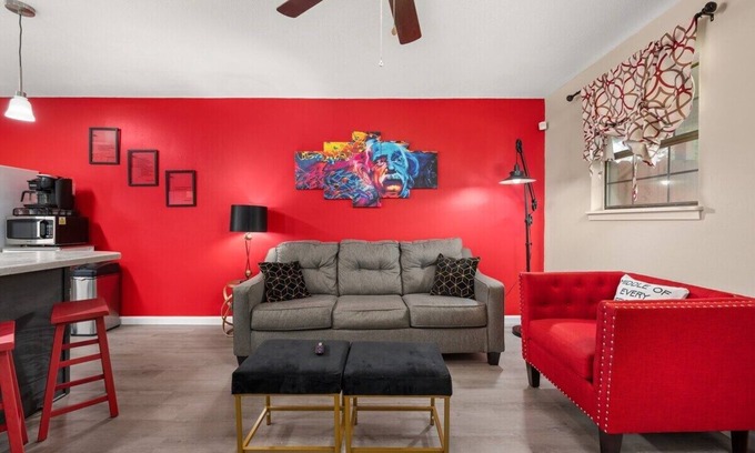 Pineville Apartment | Team Ready King Bed 3 TVs Kitchen Parking W/D