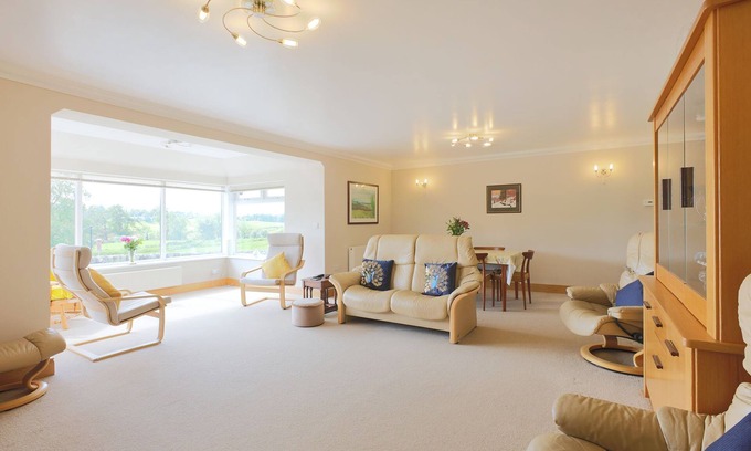 Newton Stewart Cottage | Teapot Cottage - a cottage that sleeps 6 guests in 3 bedrooms