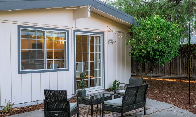 Rancho Rinconada Bed & Breakfast | Tech Retreat: Bike-Friendly to Apple offices, Walk to Main Street Eats!