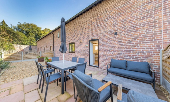 Felton Cottage | Tedsmore Hall Estate is surrounded by picturesque countryside.